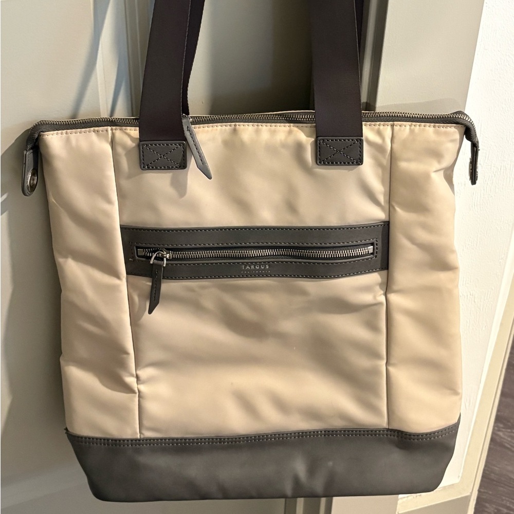 Targus Laptop Bag – Cream/Grey, Fits MacBook, Like New